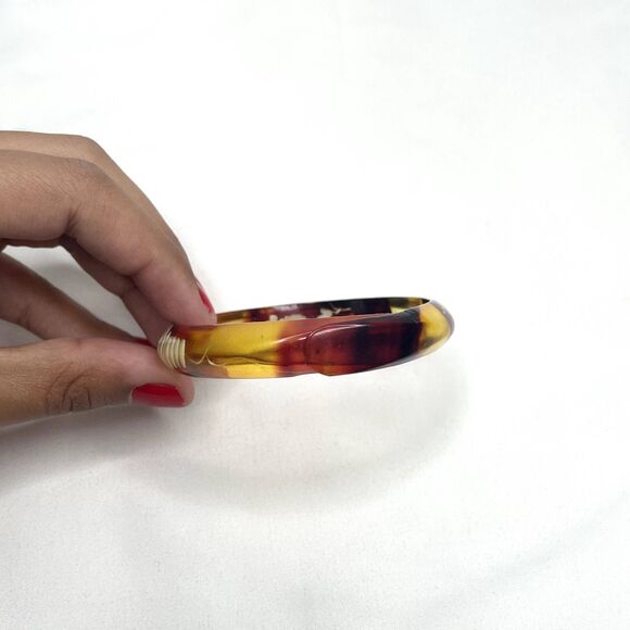 Rare Vintage Reverse Carved Grape Vine Brown & Yellow Resin Bangle Bracelet - Picture 4 of 9